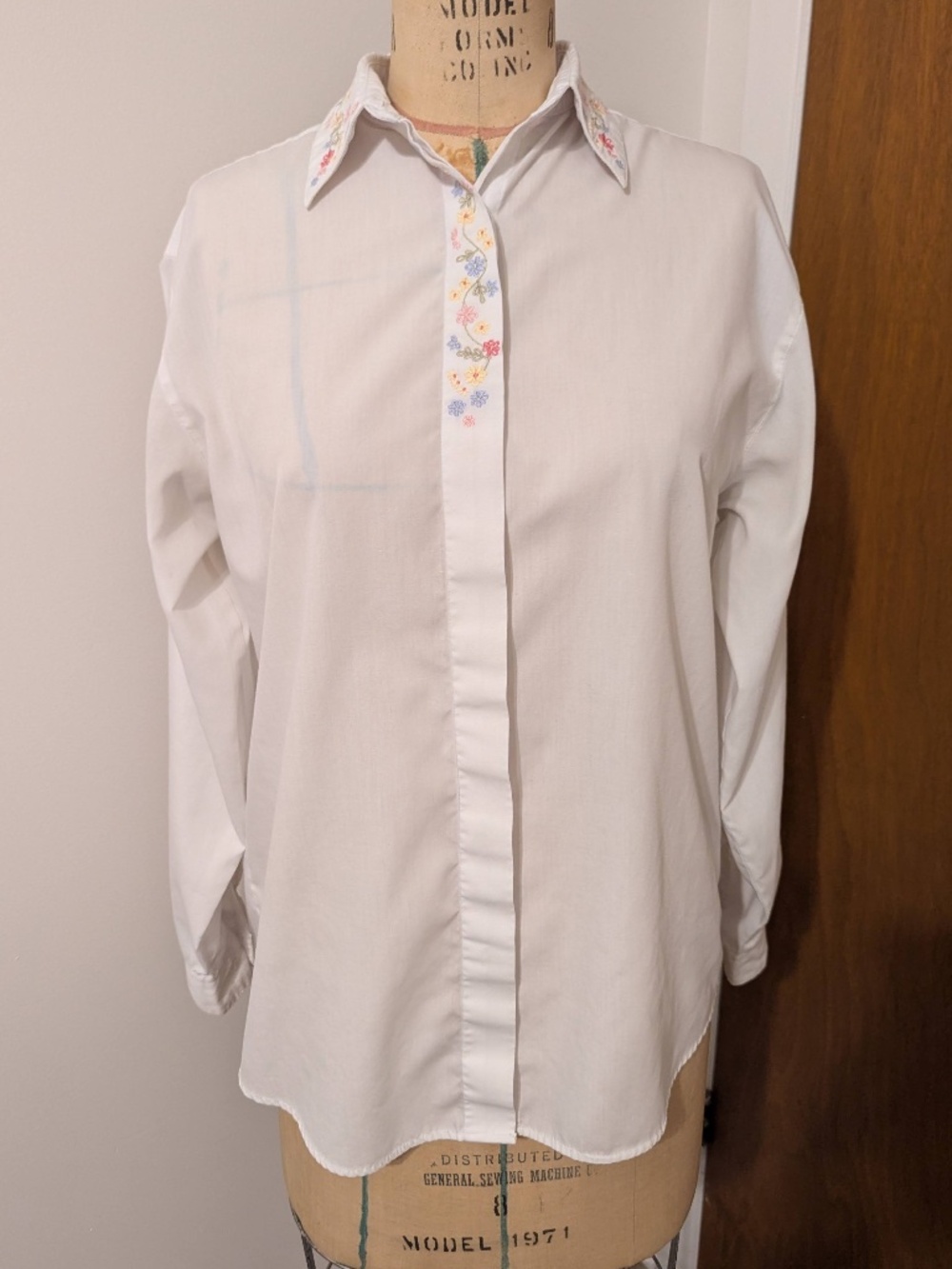 90's Classic Button Down With Flowery Details